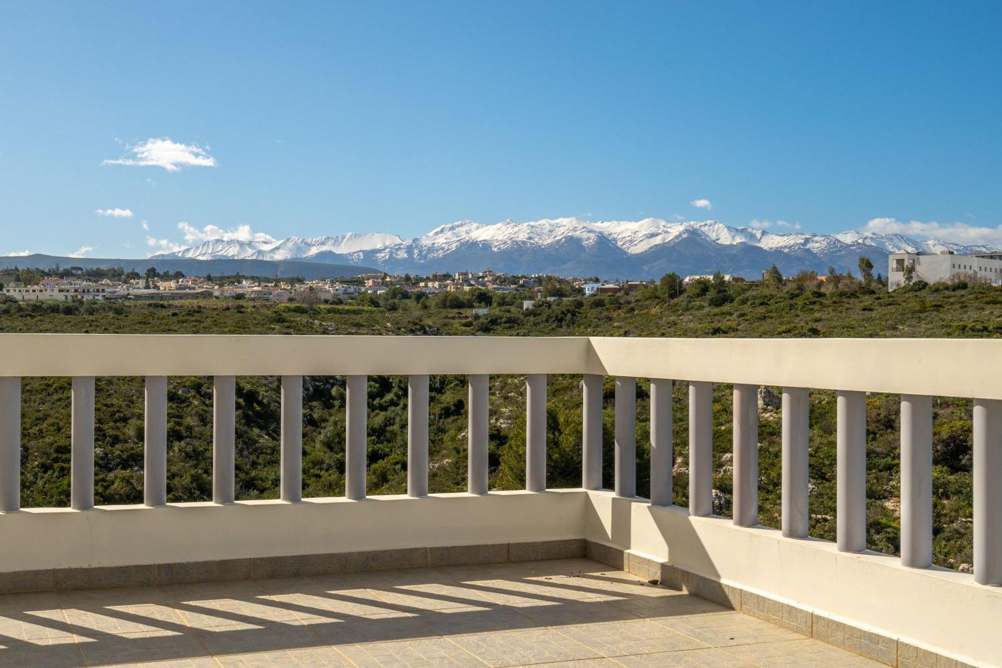 Le Mont Blanc - With Shared Pool Apartment Kounoupidhianá Exterior photo